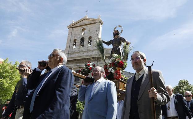 Procesión de San Isidro, ayer tras la misa realizada en San Pablo.