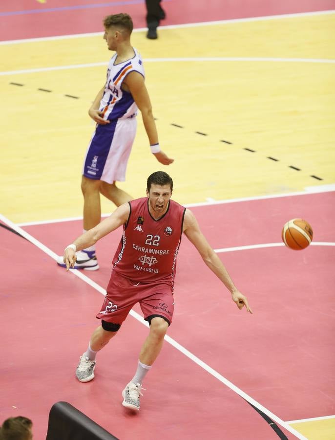 Fotos: El Carramimbre vence al Melilla por 85-64 y se adelanta en la eliminatoria