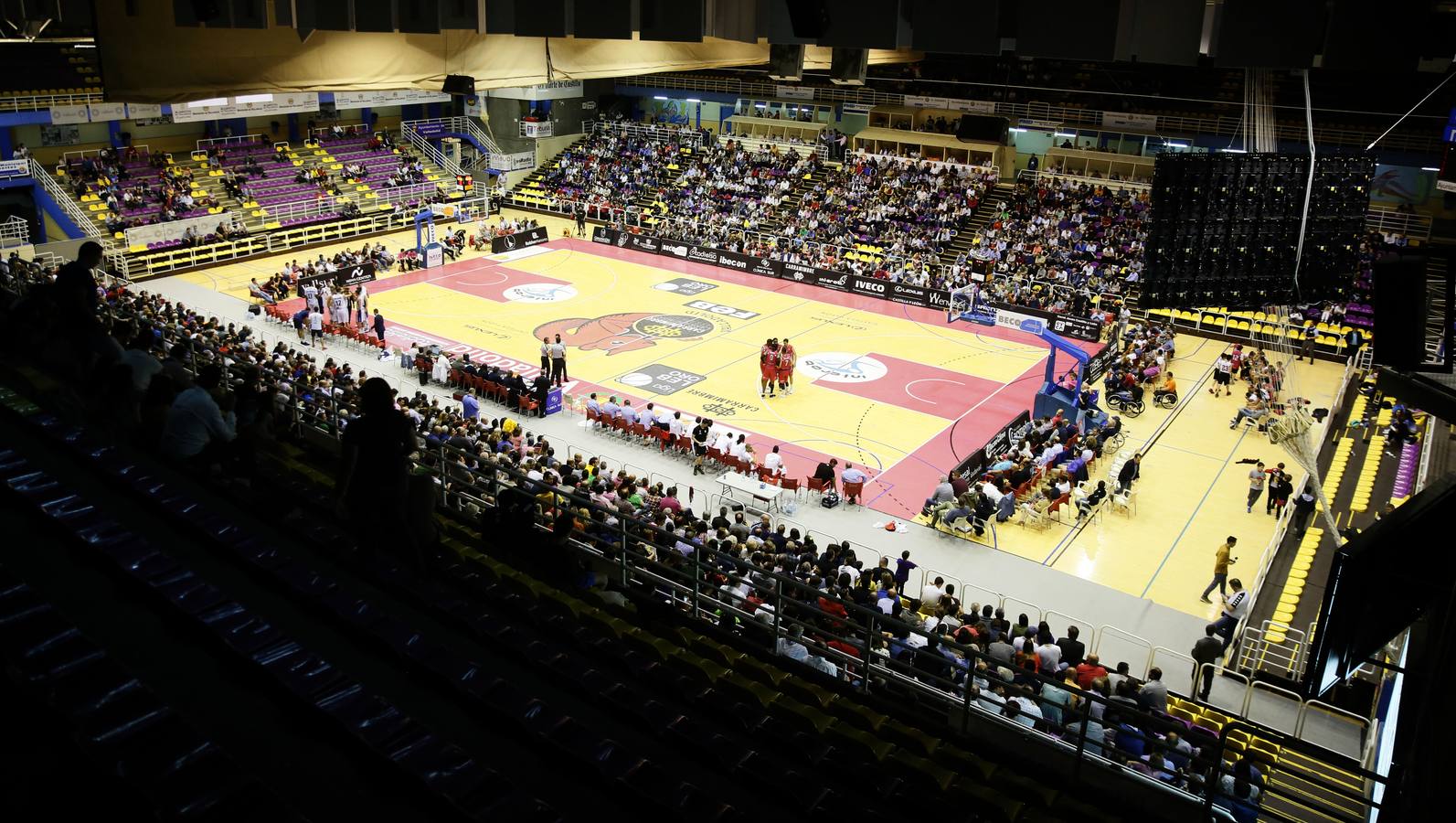 Fotos: El Carramimbre vence al Melilla por 85-64 y se adelanta en la eliminatoria