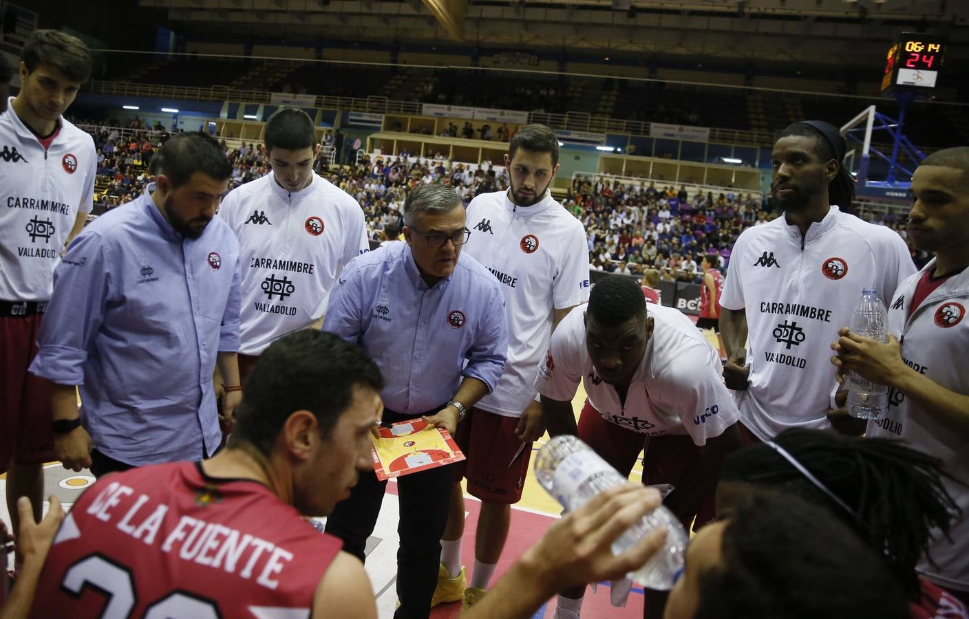 Fotos: El Carramimbre vence al Melilla por 85-64 y se adelanta en la eliminatoria