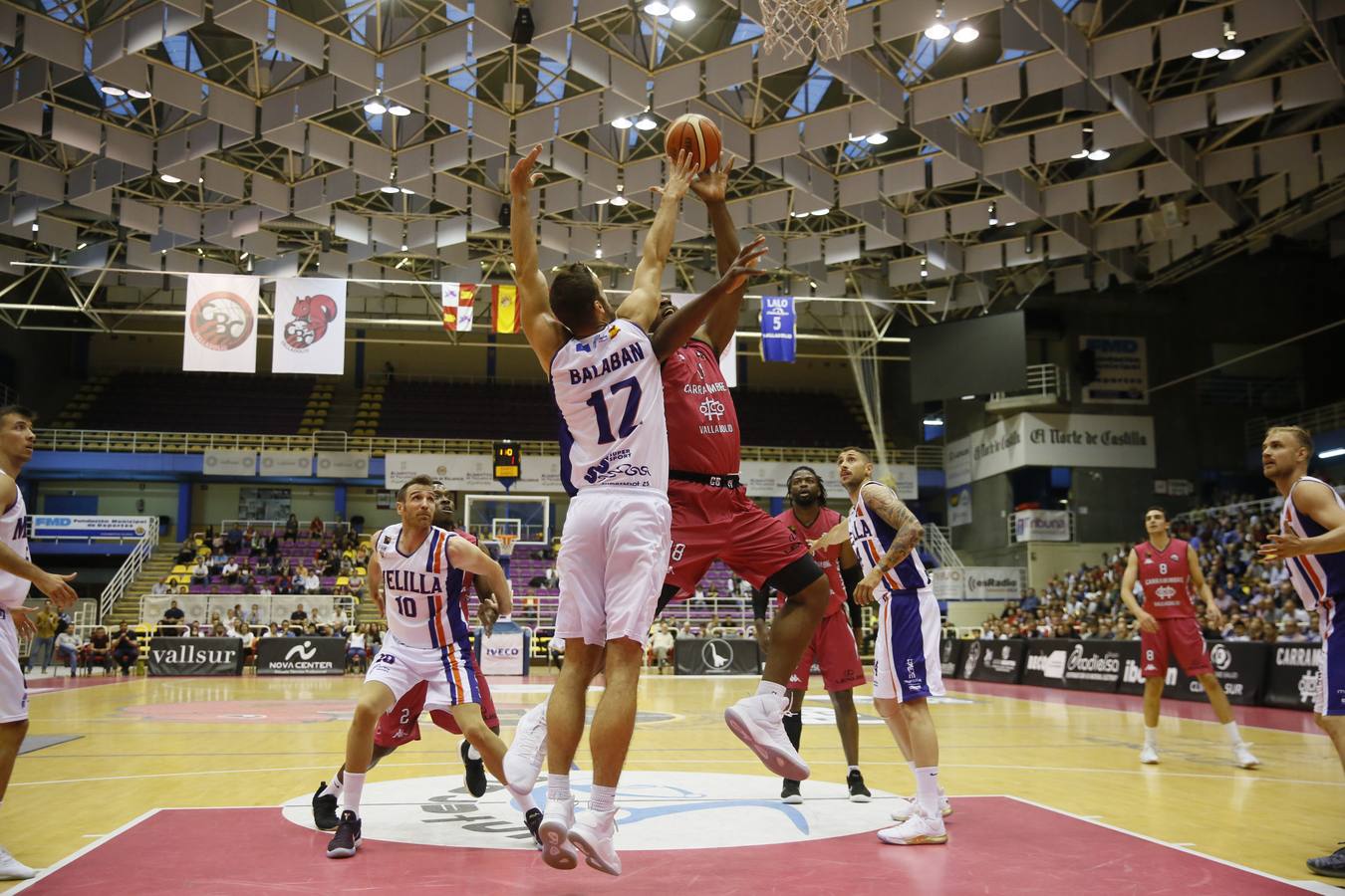 Fotos: El Carramimbre vence al Melilla por 85-64 y se adelanta en la eliminatoria