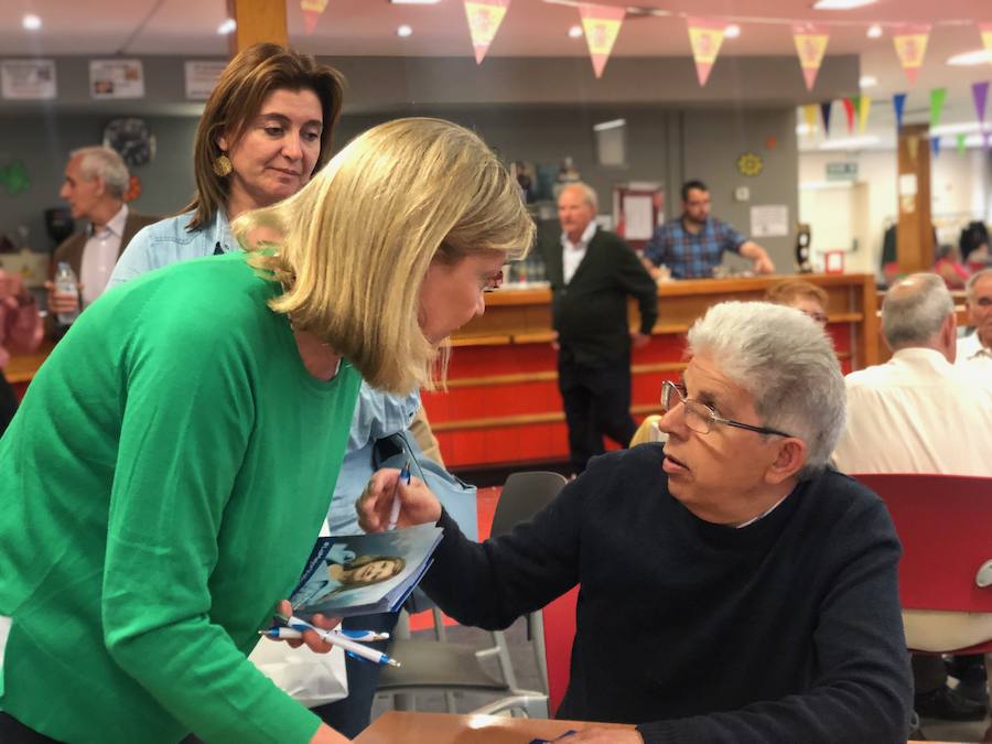 La candidata del PP a la alcaldía de Valladolid ha visitado el centro de mayores situado en el Paseo Juan Carlos I