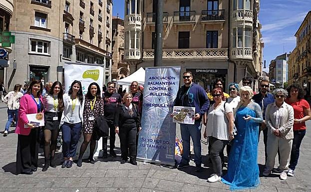 El movimiento contra el acoso escolar echa a andar con el I Paseo de ...