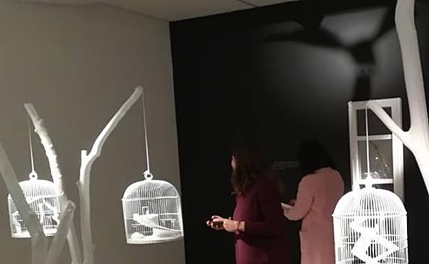 Exposición 'Una jaula salió en busca de un pájaro (Franz Kafka)'.