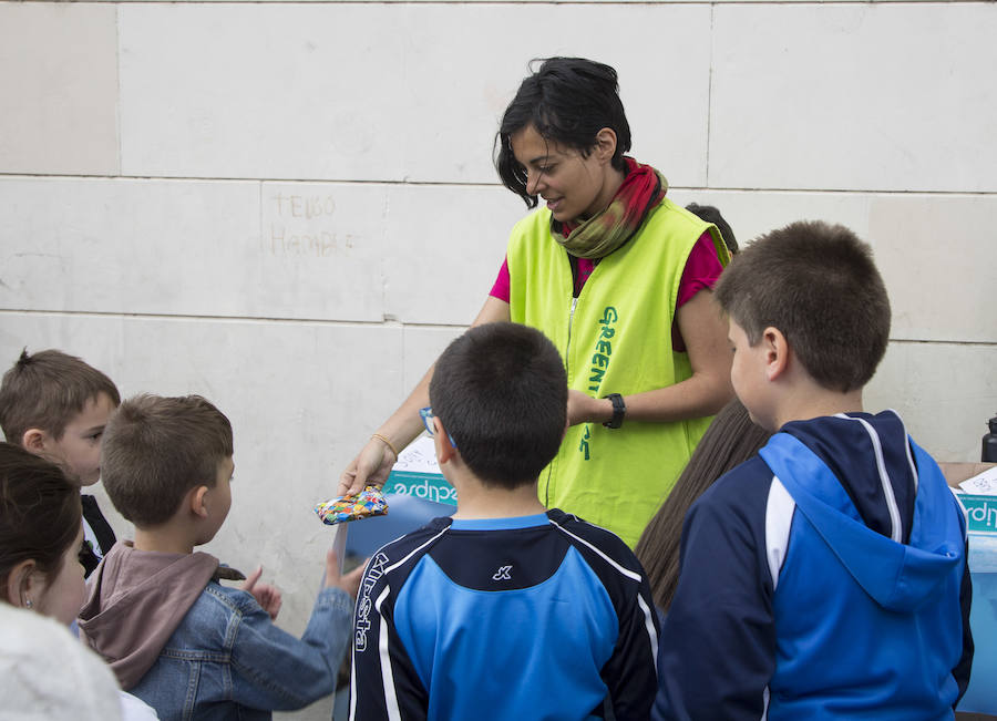 Fotos: Taller de reciclaje y plantación de macetas en La Rondilla