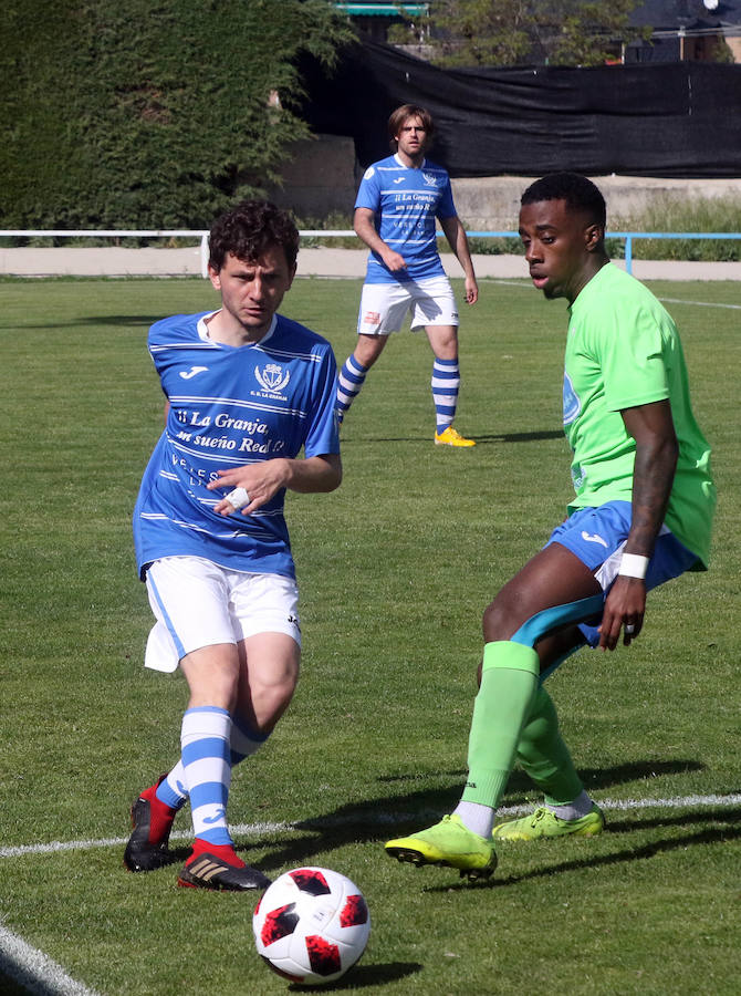 Fotos: Empate de La Granja que le vale para la permanencia en la despedida de Mario Zúñiga