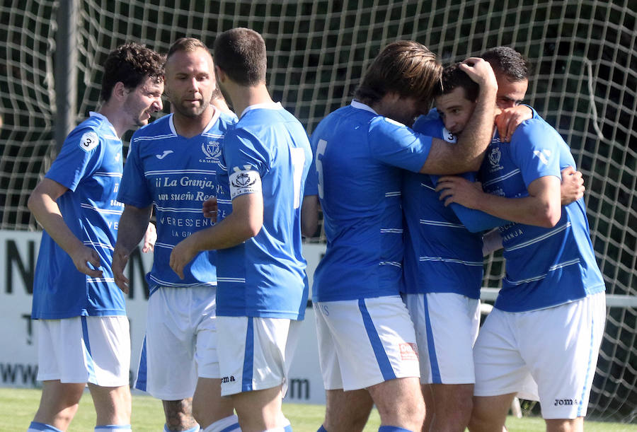 Fotos: Empate de La Granja que le vale para la permanencia en la despedida de Mario Zúñiga