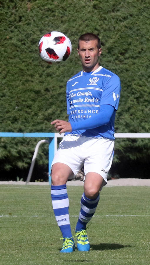 Fotos: Empate de La Granja que le vale para la permanencia en la despedida de Mario Zúñiga