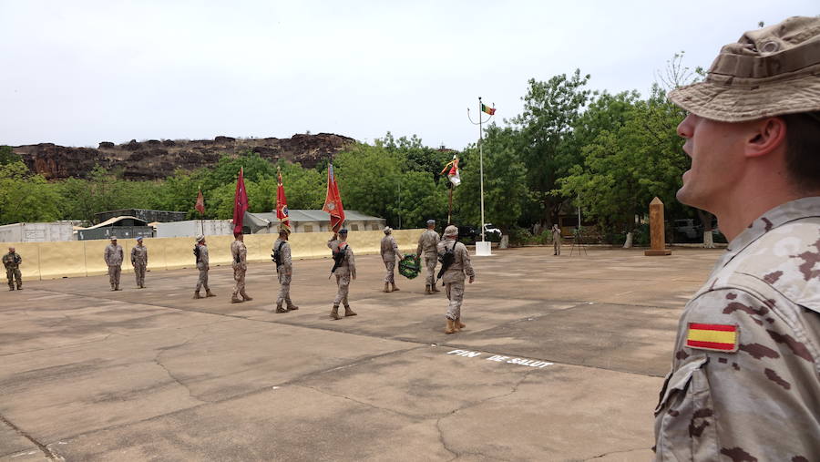 Fotos: Entrega de medallas a los dos soldados españoles que repelieron el ataque yihadista a la base de Koulikoro, en Malí