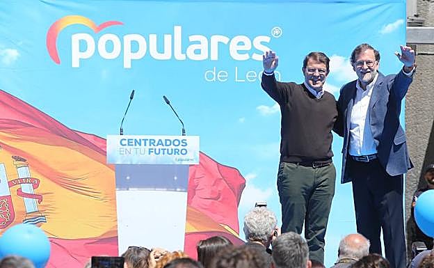 Alfonso Fernández Mañueco y Mariano Rajoy. 