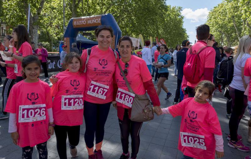 El Campo Grande se tiñó ayer de rosa para disfrutar de la tercera Carrera y Marcha de las Mujeres, que organizó El Norte de Castilla. El triunfo individual fue para Andrea Román (190), pero la clasificación general fue para todas las mujeres.