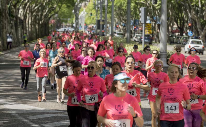 El Campo Grande se tiñó ayer de rosa para disfrutar de la tercera Carrera y Marcha de las Mujeres, que organizó El Norte de Castilla. El triunfo individual fue para Andrea Román (190), pero la clasificación general fue para todas las mujeres.