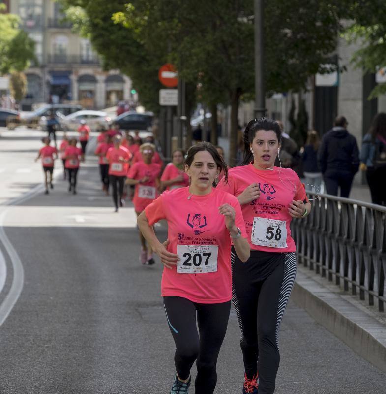 El Campo Grande se tiñó ayer de rosa para disfrutar de la tercera Carrera y Marcha de las Mujeres, que organizó El Norte de Castilla. El triunfo individual fue para Andrea Román (190), pero la clasificación general fue para todas las mujeres.