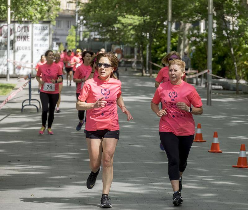 El Campo Grande se tiñó ayer de rosa para disfrutar de la tercera Carrera y Marcha de las Mujeres, que organizó El Norte de Castilla. El triunfo individual fue para Andrea Román (190), pero la clasificación general fue para todas las mujeres.