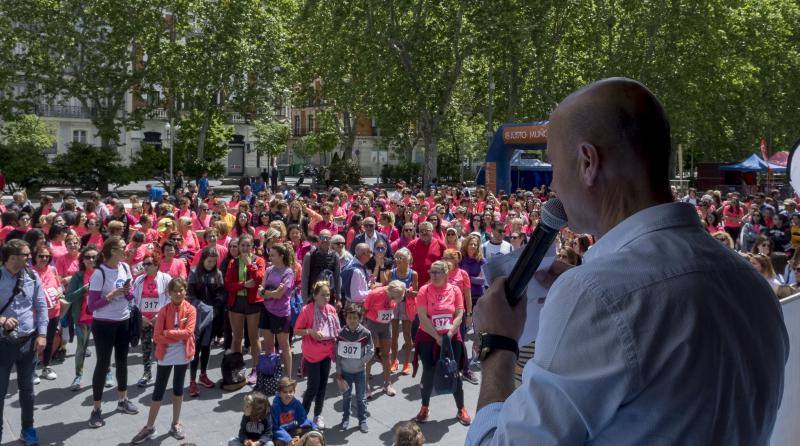 El Campo Grande se tiñó ayer de rosa para disfrutar de la tercera Carrera y Marcha de las Mujeres, que organizó El Norte de Castilla. El triunfo individual fue para Andrea Román (190), pero la clasificación general fue para todas las mujeres.