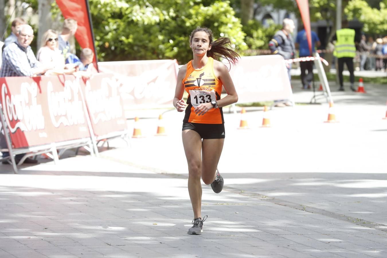 La atleta del club Atletaria Isaac Viciosa, Andrea Román, con un tiempo de 22.05, fue la ganadora de la tercera edición de la Carrera de las Mujeres que se disputó el domingo en las calles de Valladolid.