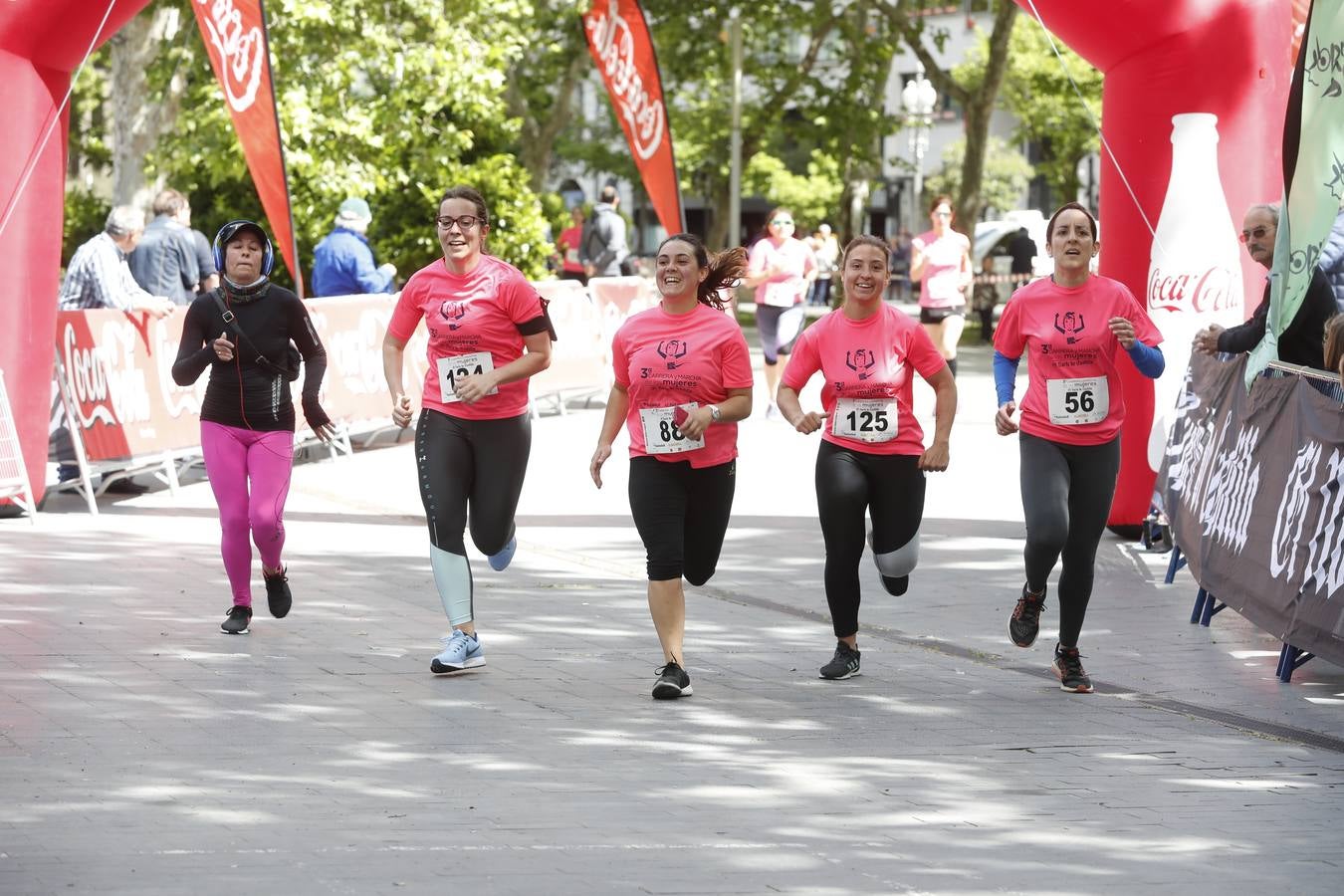 La buena mañana acompañó a las participantes en la Carrera y Marcha de las Mujeres, organizada por El Norte de Castilla. 