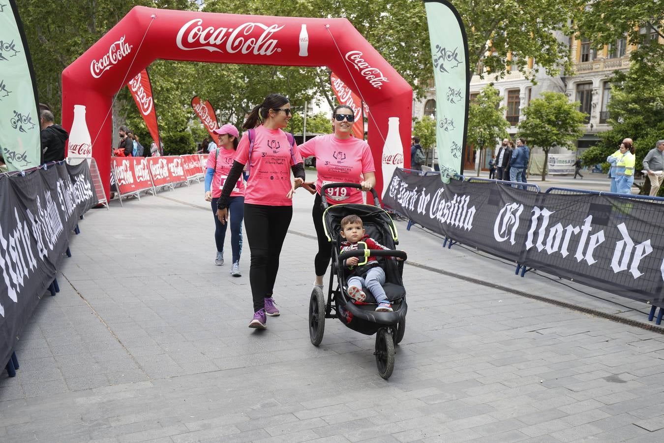 La buena mañana acompañó a las participantes en la Carrera y Marcha de las Mujeres, organizada por El Norte de Castilla. 