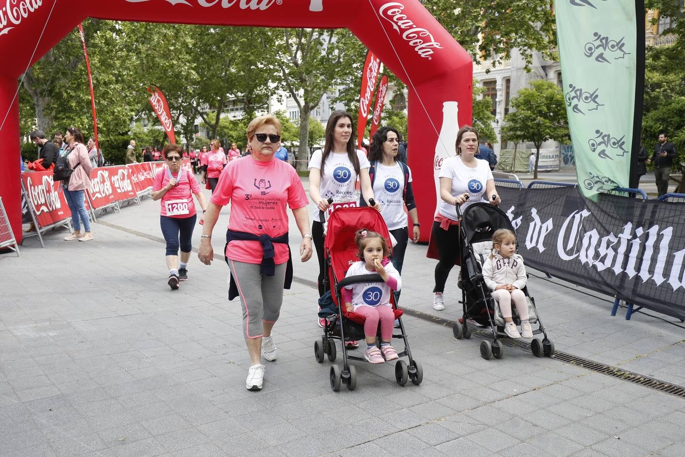 La buena mañana acompañó a las participantes en la Carrera y Marcha de las Mujeres, organizada por El Norte de Castilla. 