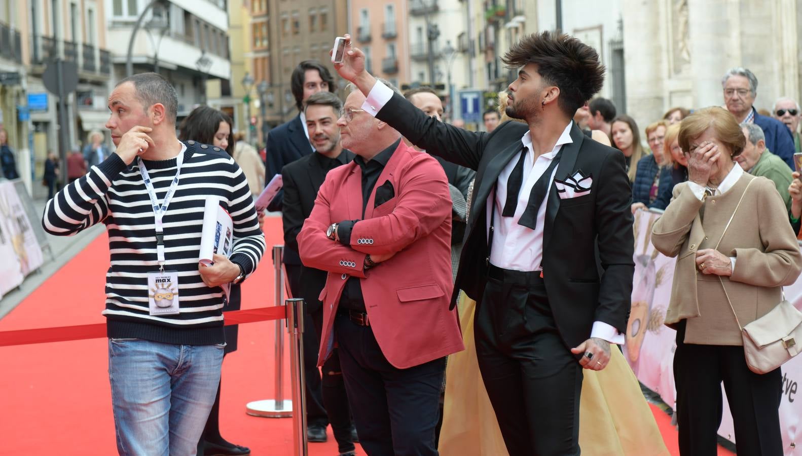 Concha Velasco capitalizó el cariño del público en una pasarela que reunió a nombres conocidos de la escena en el Teatro Calderón 