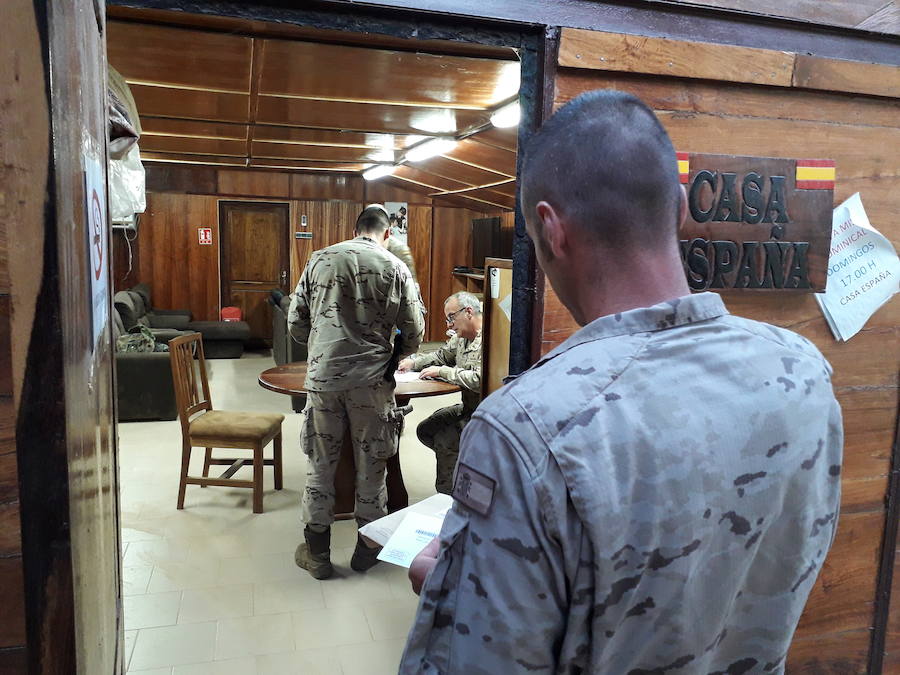 Fotos: Los militares españoles destinados en Malí votan para las elecciones del 26M