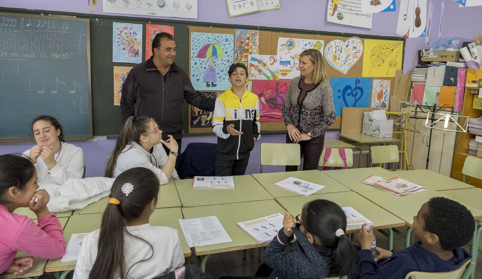 Fotos: Pilar del Olmo visita el barrio de Pajarillos y el colegio Cristóbal Colón de Valladolid