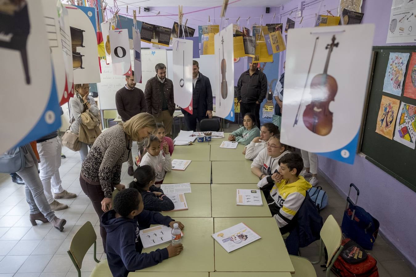 Fotos: Pilar del Olmo visita el barrio de Pajarillos y el colegio Cristóbal Colón de Valladolid