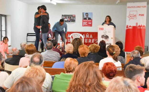 Un momento del mitin celebrado por la agrupación local del PSOE de La Granja y Valsaín. 