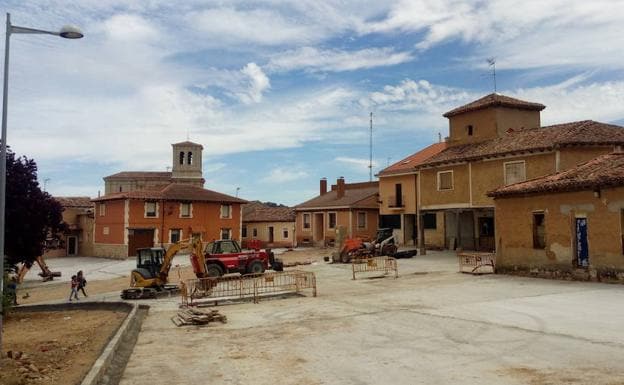 Obras de reurbanización en el corro de San Miguel, en pleno casco histórico de la localidad.