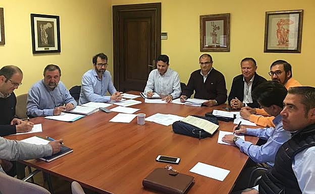 Reunión mantenida en la Diputación para tratar sobre las Normas Urbanísticas. 