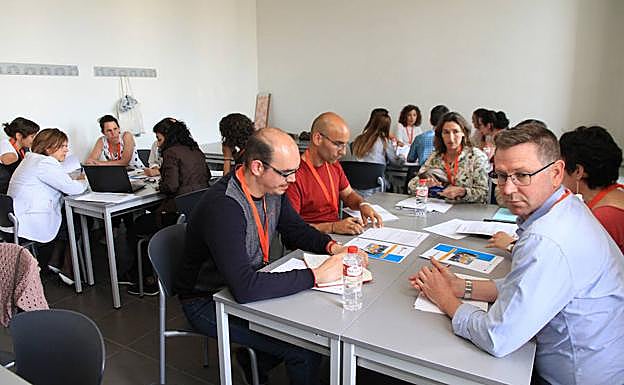 Algunos de los profesores que participaron ayer en las jornadas de divulgación en el campus. 