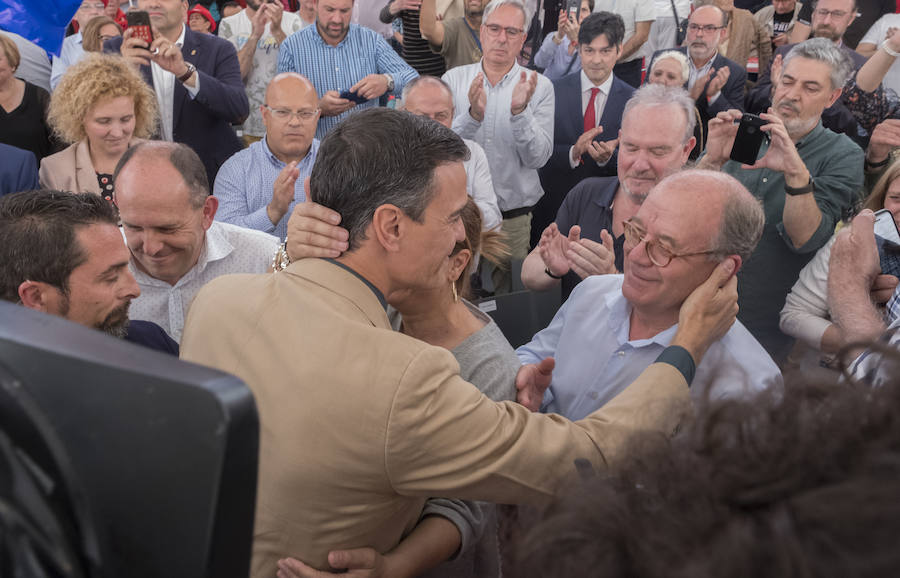 Al presidente del Gobierno le han acompañado en el acto Iratxe García, candidata del PSOE a las europeas, Luis Tudanca y Óscar Puente