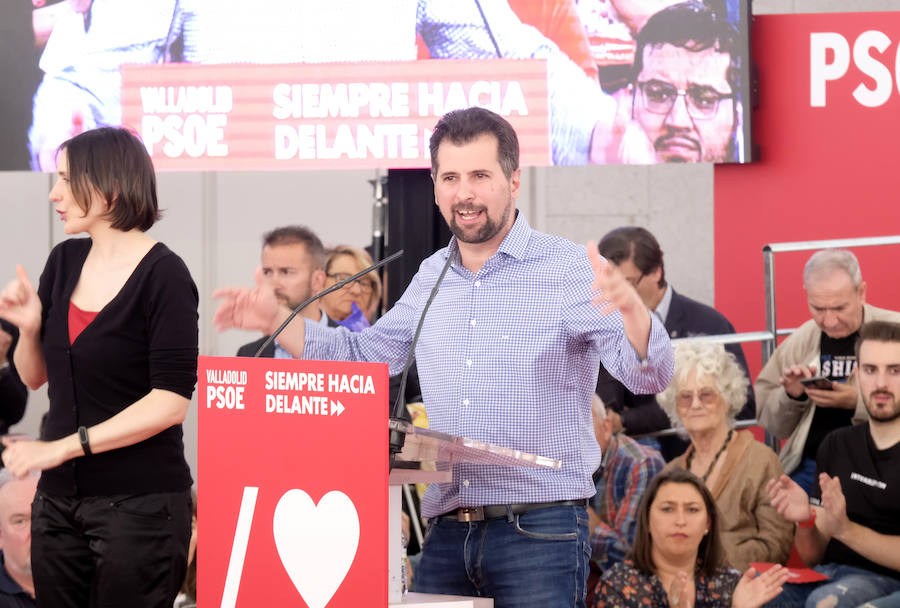 Al presidente del Gobierno le han acompañado en el acto Iratxe García, candidata del PSOE a las europeas, Luis Tudanca y Óscar Puente