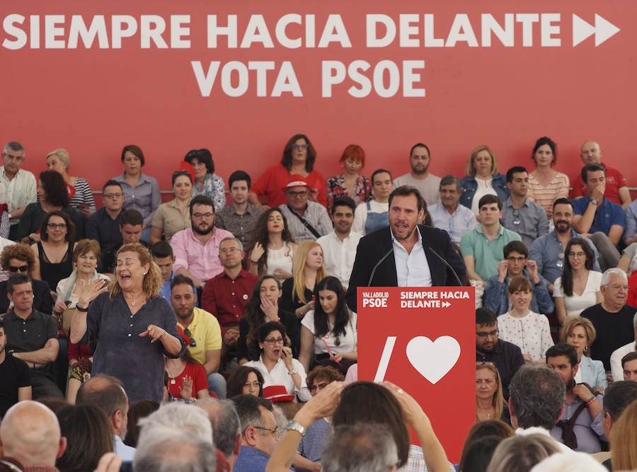 Al presidente del Gobierno le han acompañado en el acto Iratxe García, candidata del PSOE a las europeas, Luis Tudanca y Óscar Puente