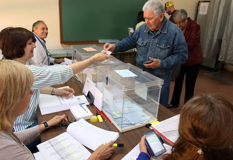 Fotos: Segovia vota en las elecciones municipales, autonómicas y europeas