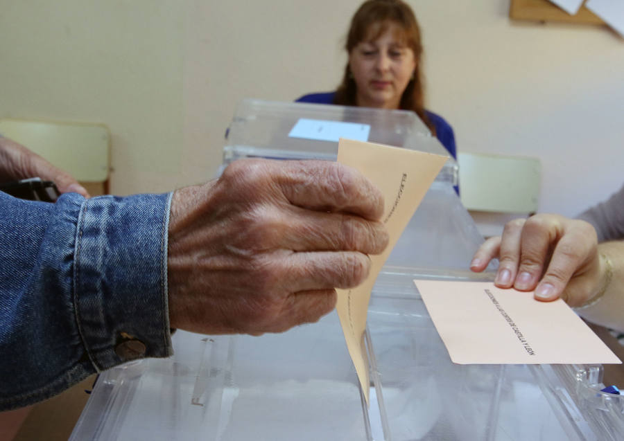 Fotos: Segovia vota en las elecciones municipales, autonómicas y europeas