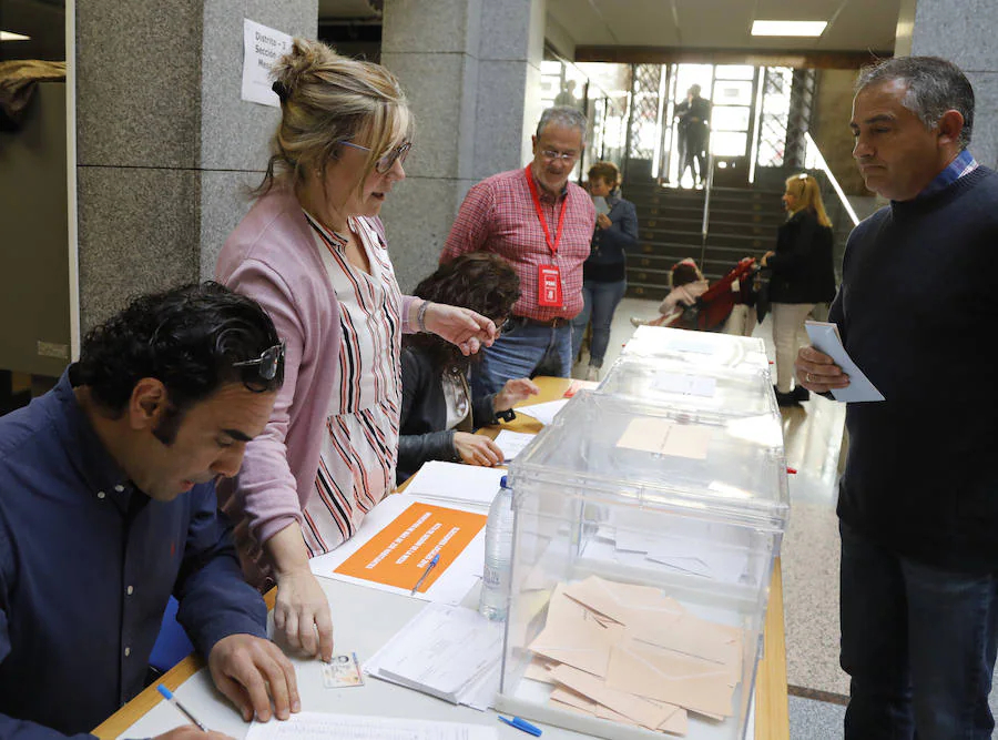 Fotos: Jornada electoral en la capital Palentina
