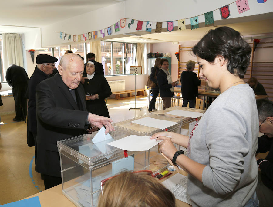 Fotos: Jornada electoral en la capital Palentina