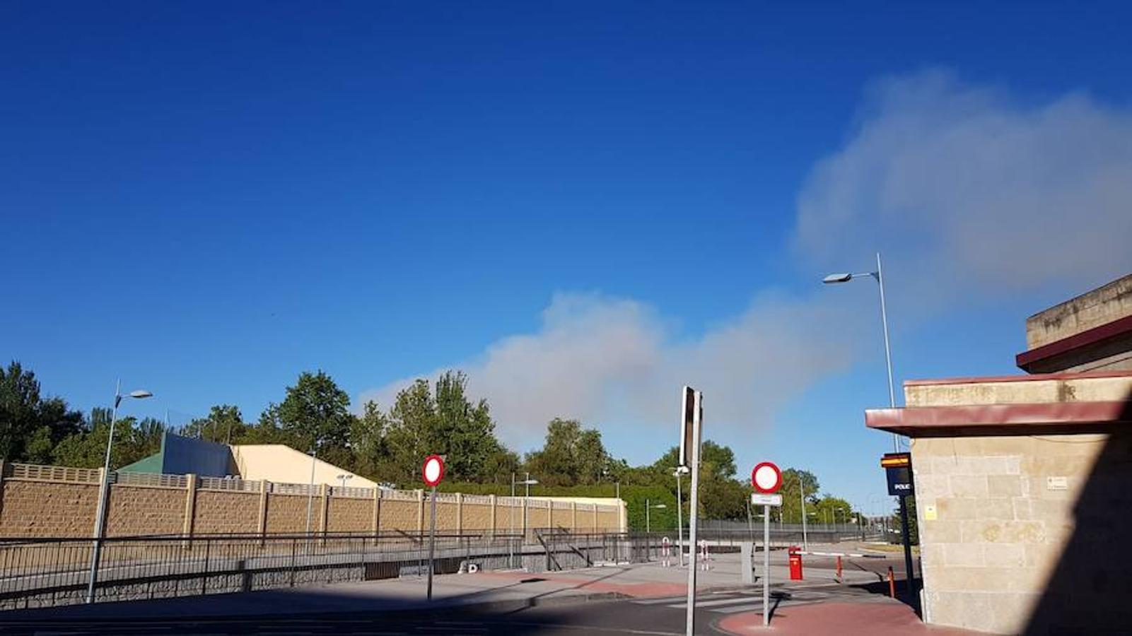 Fotos: Incendio junto a la piscifactoría de Cabrerizos, en Salamanca