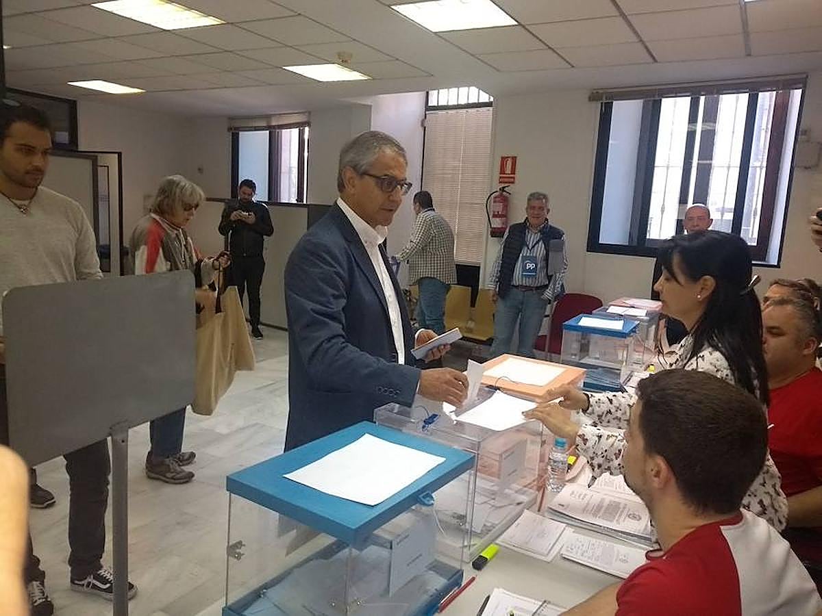 Fotos: Los candidatos acuden a votar en Salamanca
