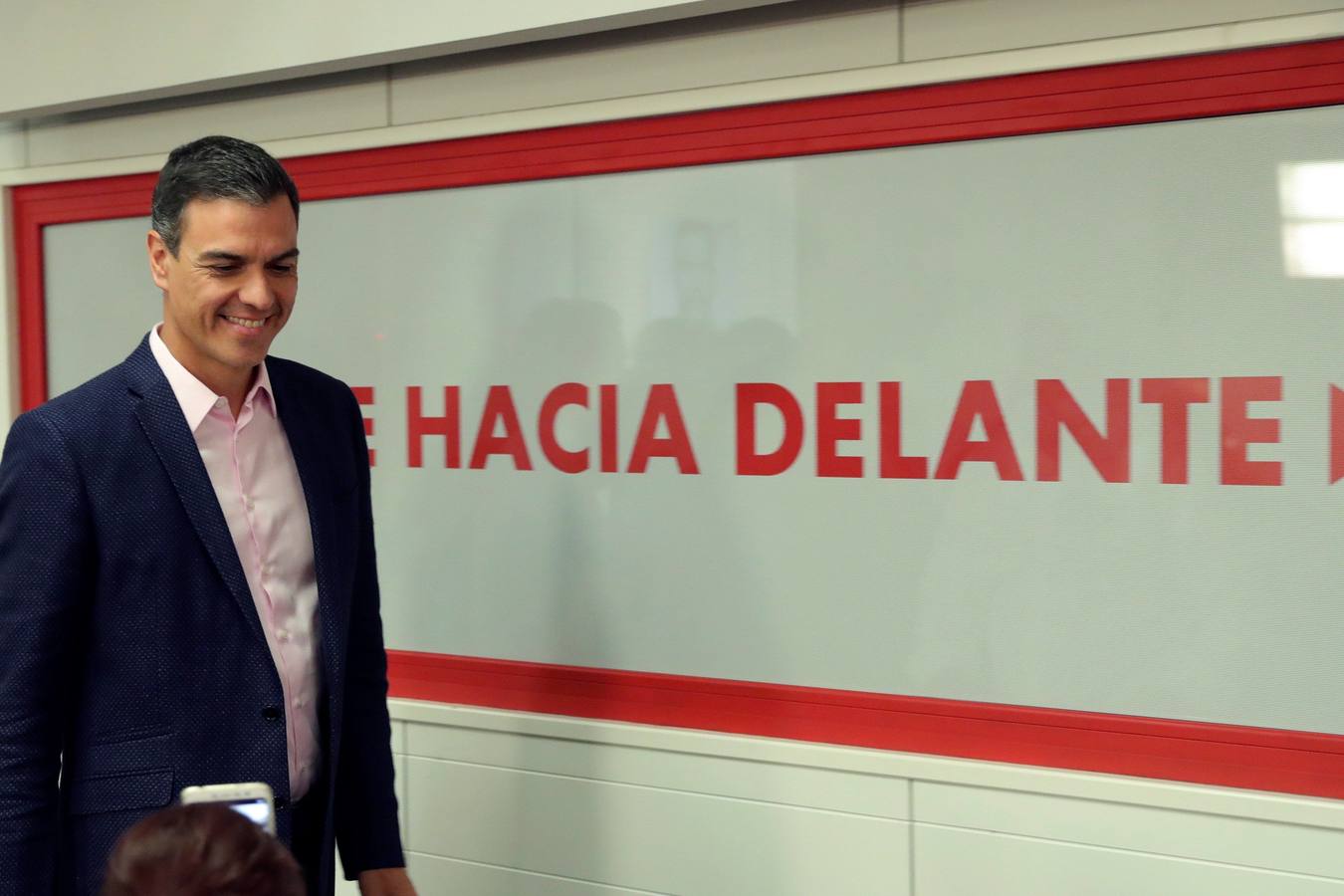 El presidente del Gobierno en funciones, Pedro Sánchez, en la sede del PSOE en Madrid, donde ha valorado los resultados electorales de este domingo.