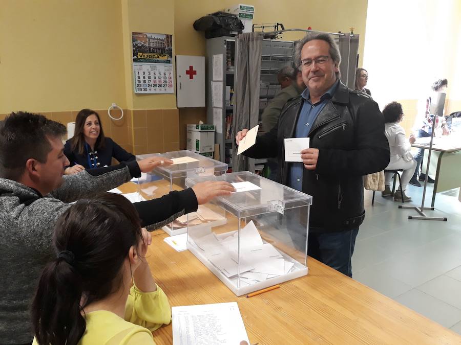 Francisco Guarido vota en las elecciones del 26M. 