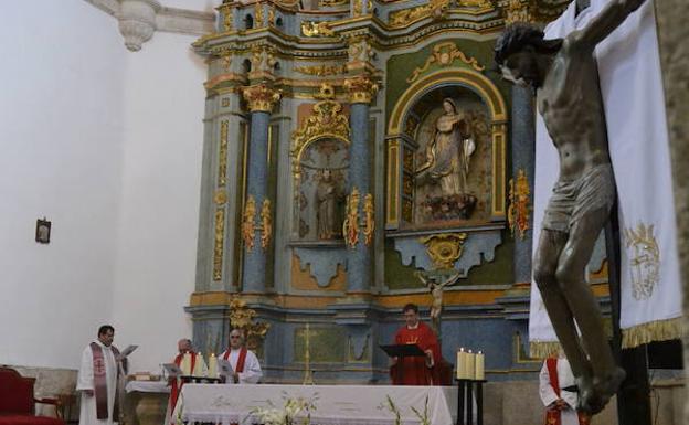 Aspecto interior de la iglesia de Gallegos de Argañán.