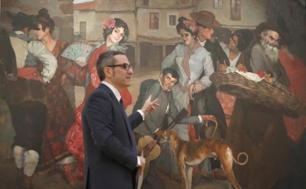 El historiador de arte Mikel Lertxundi, ante el cuadro «La calle de las pasiones » de Zuloaga en el Museo de Bellas Artes de Bilbao. 
