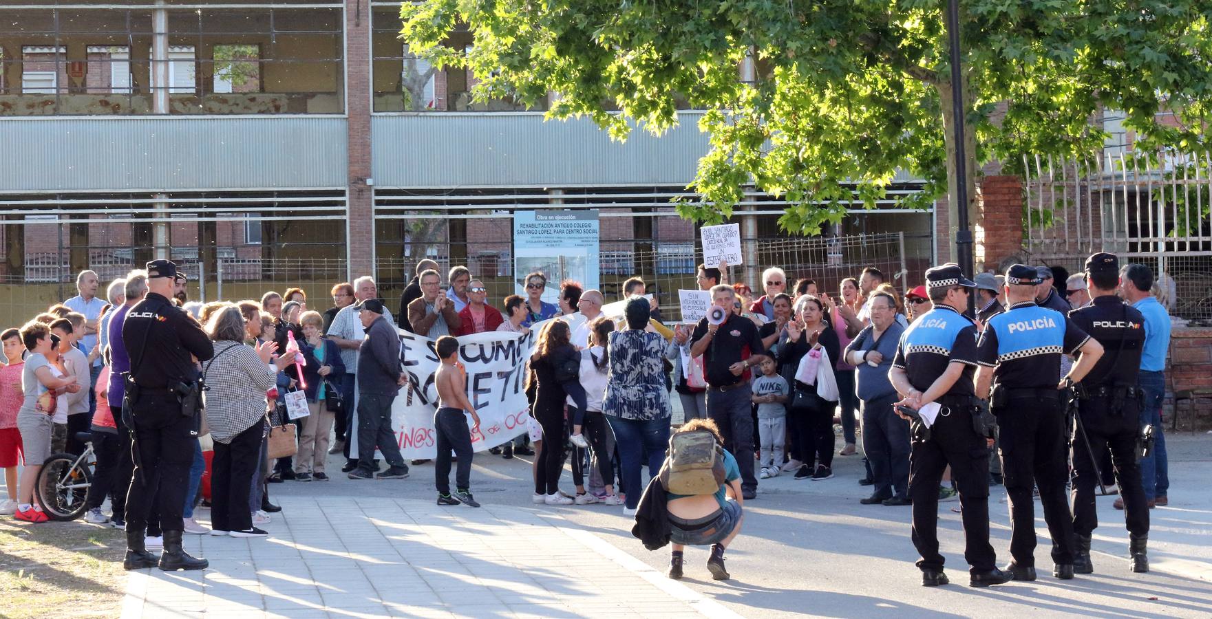 Denuncian el retraso en la creación de un centro social en el antiguo colegio Santiago López y el «mal acabado» de las obras ya ejecutadas en la primera fase