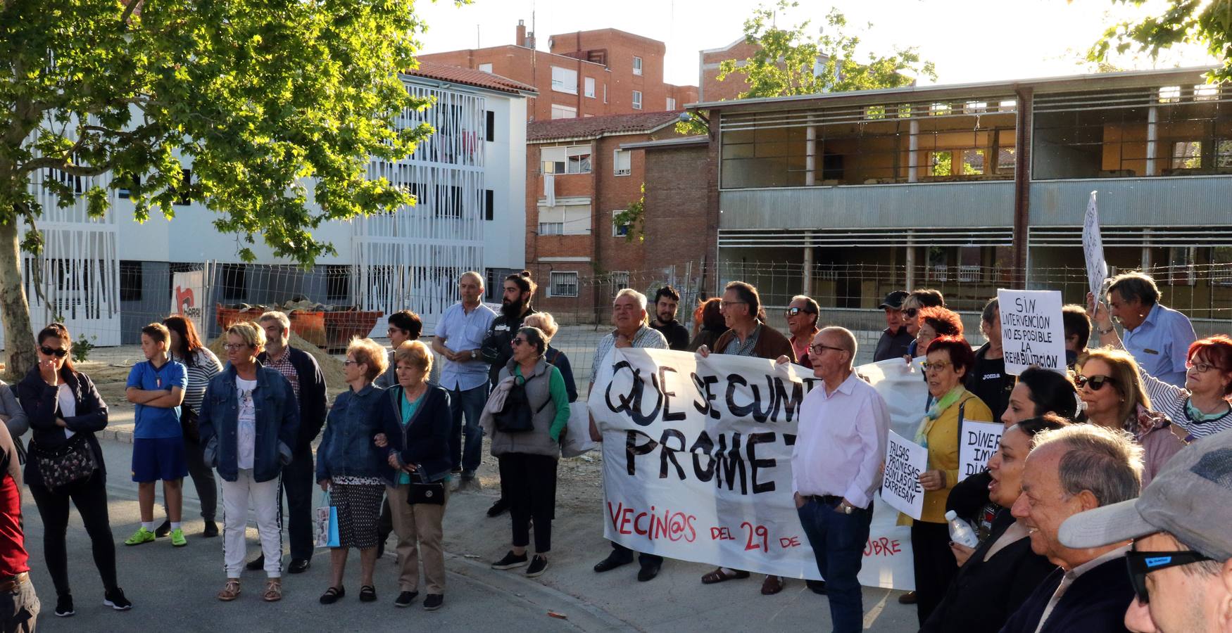 Denuncian el retraso en la creación de un centro social en el antiguo colegio Santiago López y el «mal acabado» de las obras ya ejecutadas en la primera fase