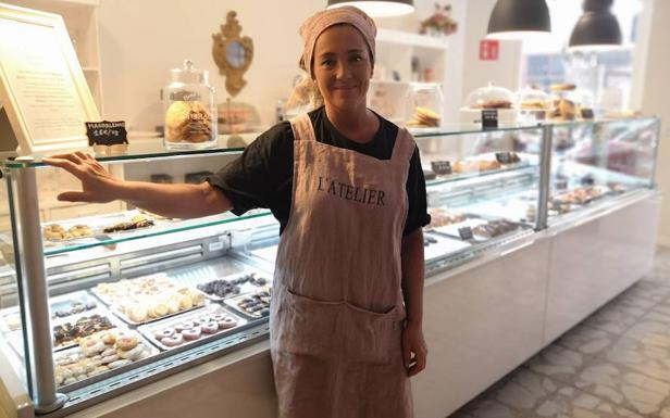 Macarena, en su panadería-obrador de la calle San Blas.