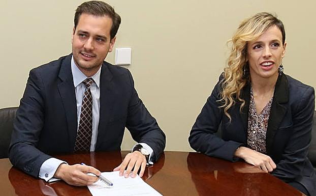 Pablo Pérez Coronado, candidato del PP en las últimas elecciones en Segovia, y Carolina García, la veterana atleta que aspiraba a ser concejala de Deportes. 