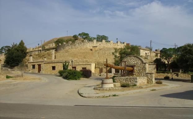 Monumento al lagar y zona de las bodegas de Astudillo, donde ha ocurrido el accidente. 