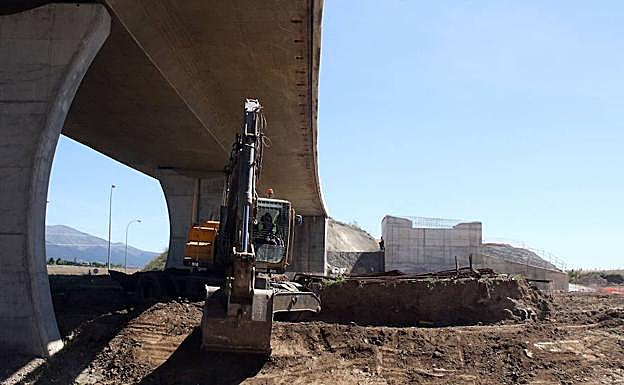 Obras en la SG-20 en el enlace con la carretera de La Granja. 